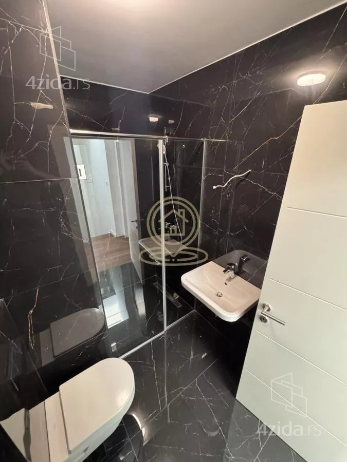 Šestosoban stan | 4zida