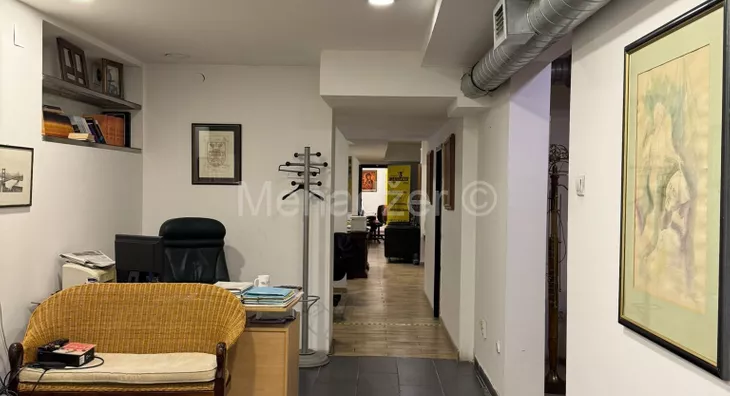 Poslovna zgrada | 4zida