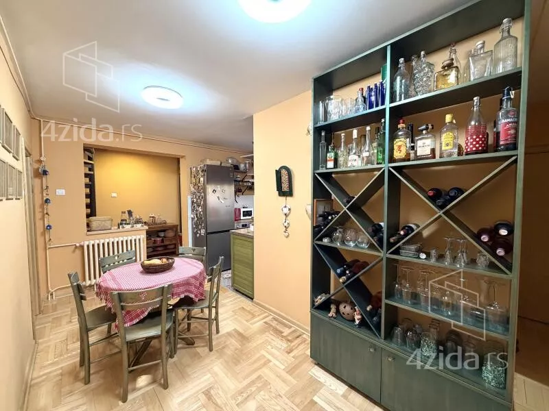 Troiposoban stan | 4zida