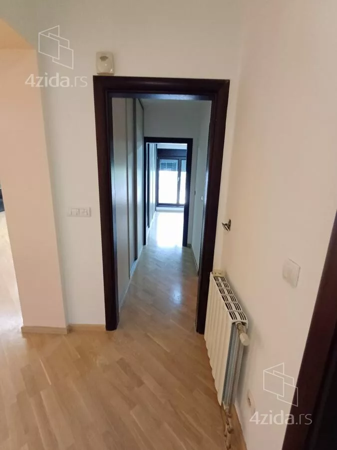 Četvoroiposoban stan | 4zida