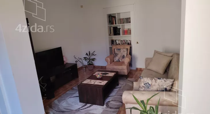 Četvoroiposoban stan | 4zida