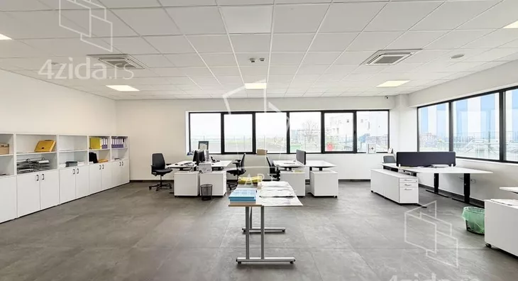 Poslovna zgrada | 4zida