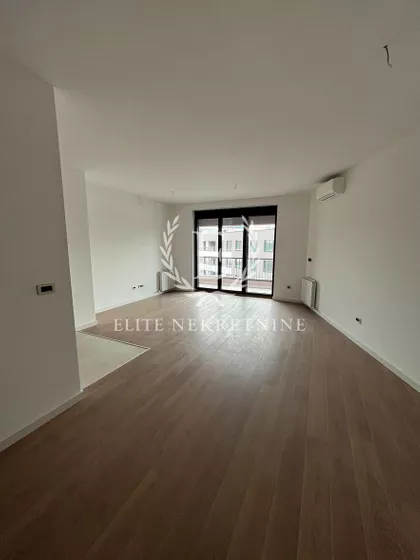 Omladinskih Brigada The One | 4zida.rs