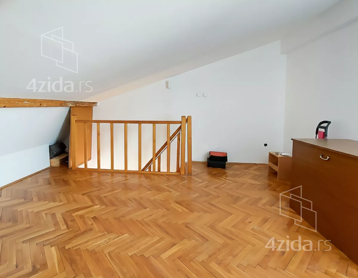 Šestosoban stan | 4zida