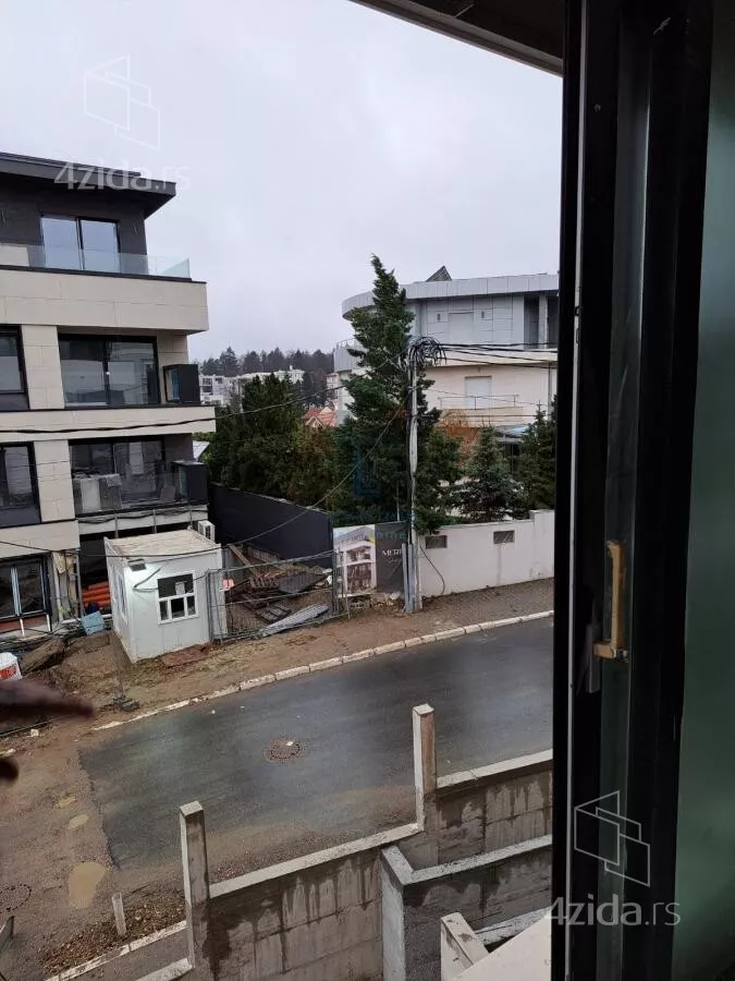 Četvoroiposoban stan | 4zida