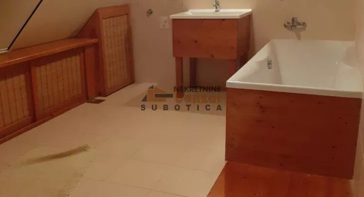 Šestosoban stan | 4zida