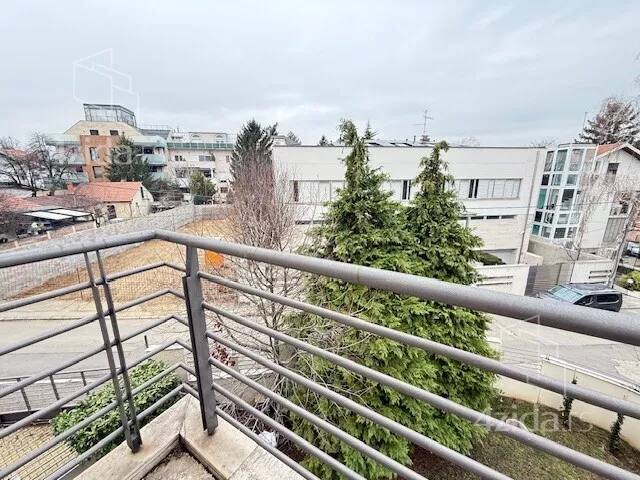 Šestosoban stan | 4zida