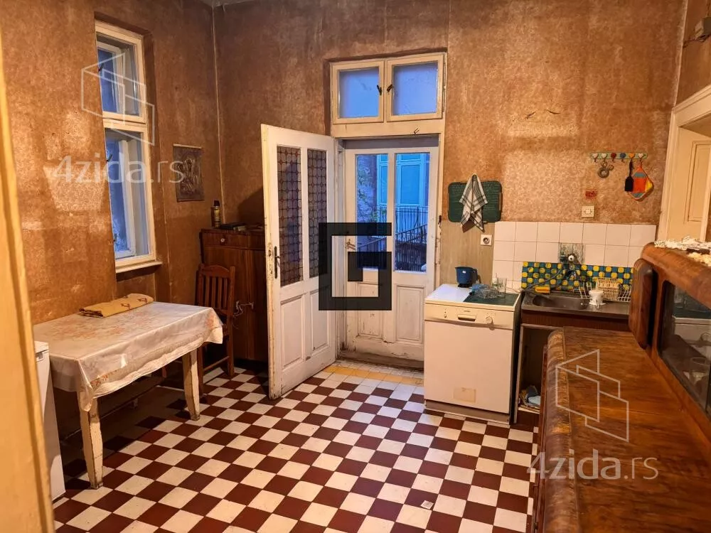 Troiposoban stan | 4zida