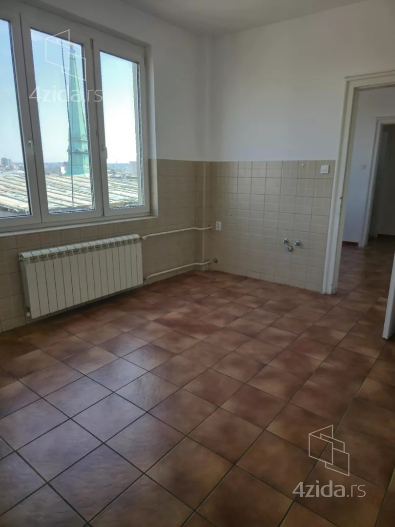 Šestosoban stan | 4zida