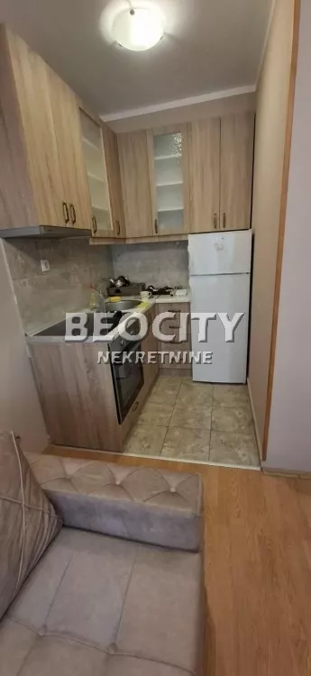 Milana Savića | 4zida.rs