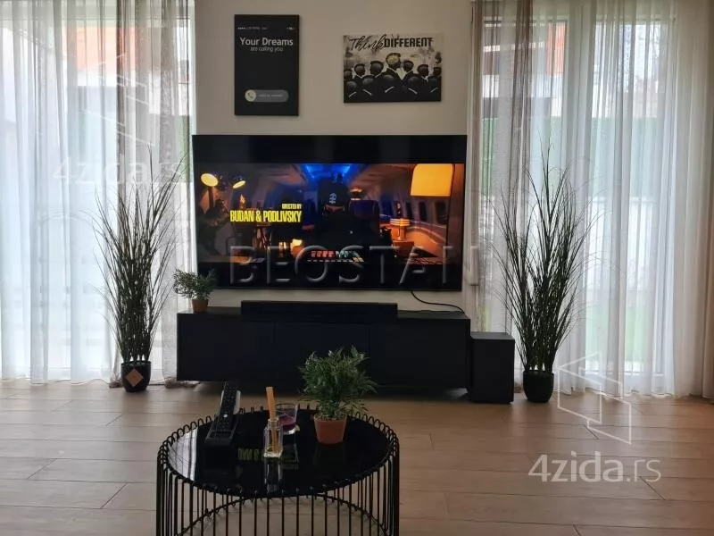 Šestosoban stan | 4zida
