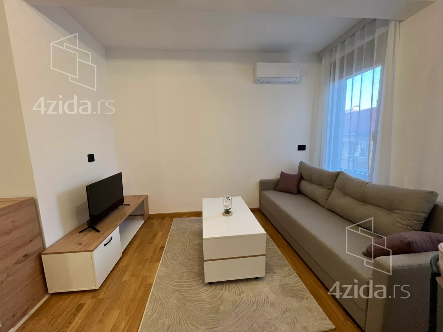 Jednoiposoban stan | 4zida