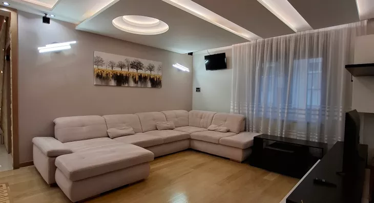 Šestosoban stan | 4zida