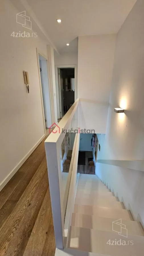 Četvoroiposoban stan | 4zida