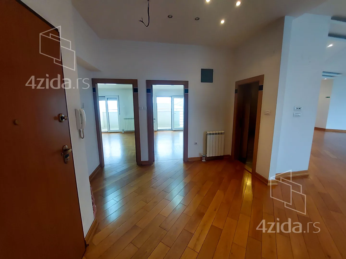 Petosoban stan | 4zida