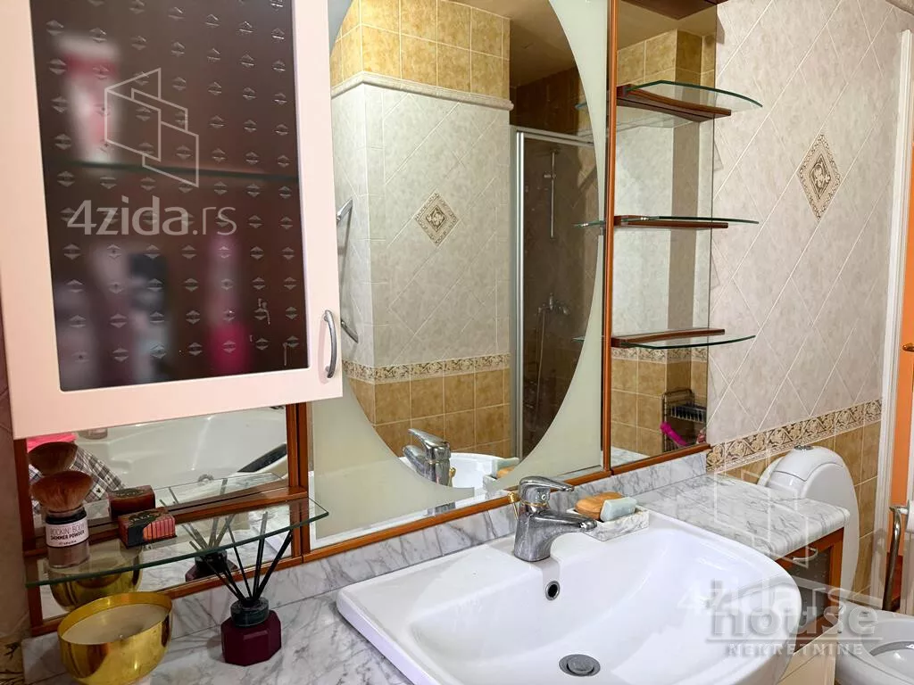 Petosoban stan | 4zida