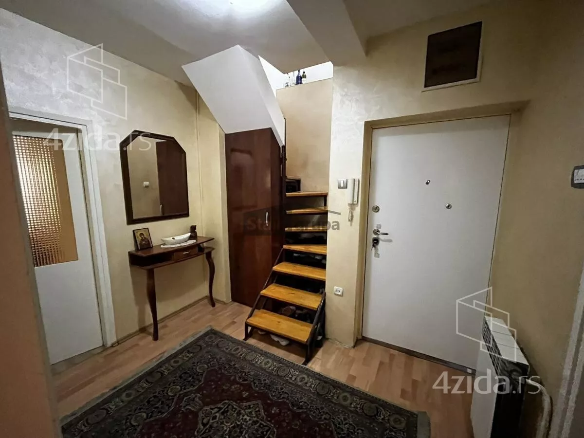 Šestosoban stan | 4zida