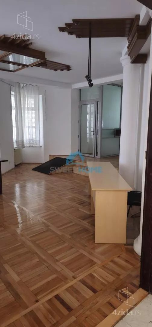 Poslovna zgrada | 4zida