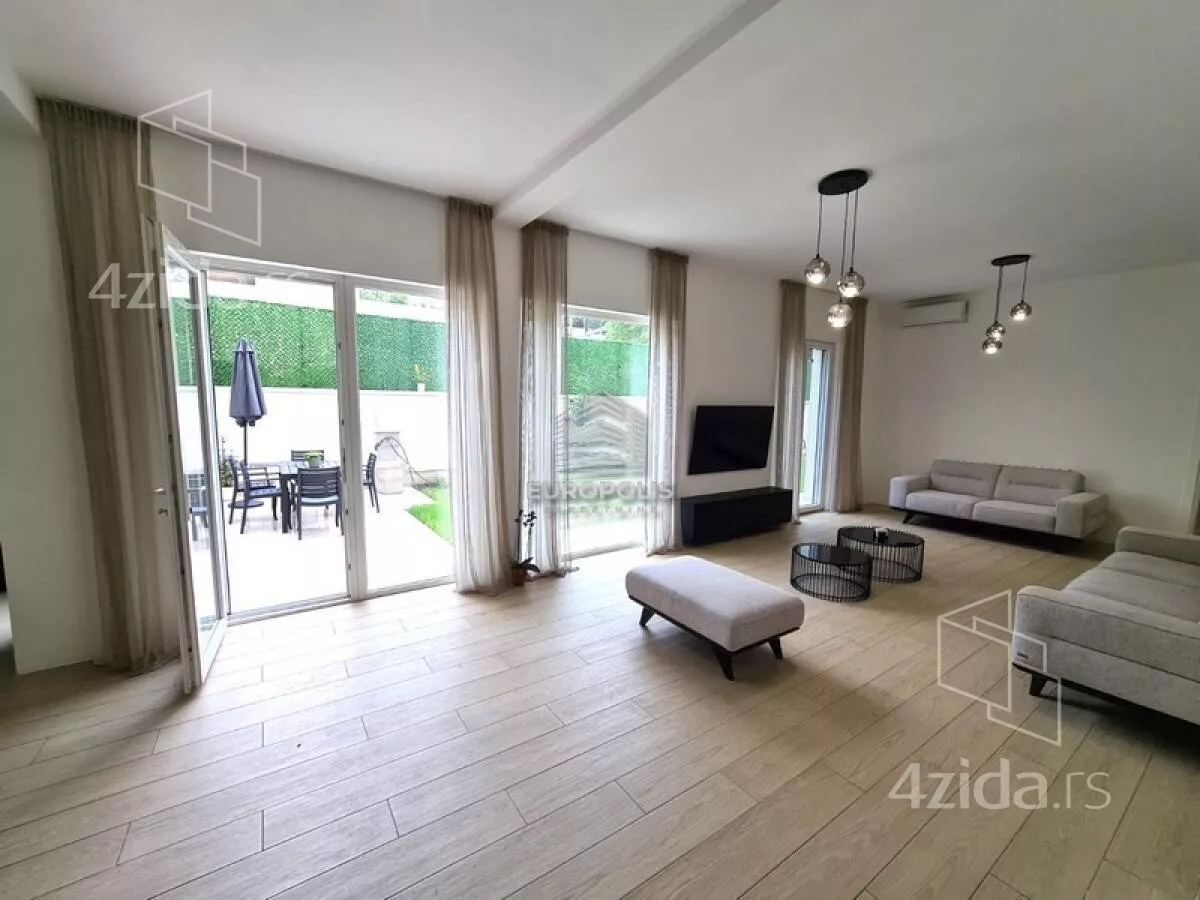 Šestosoban stan | 4zida