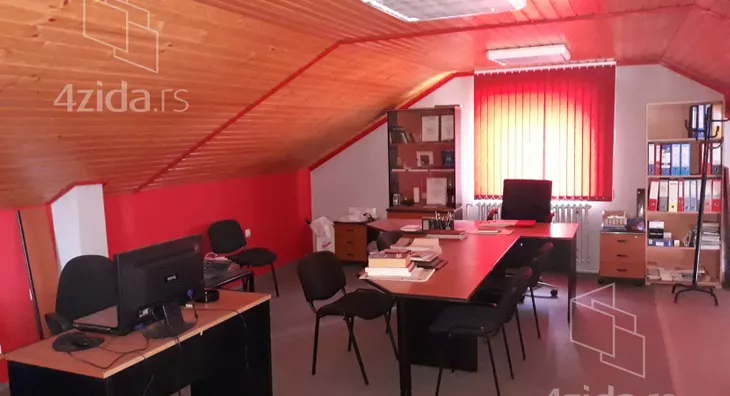 Poslovna zgrada | 4zida