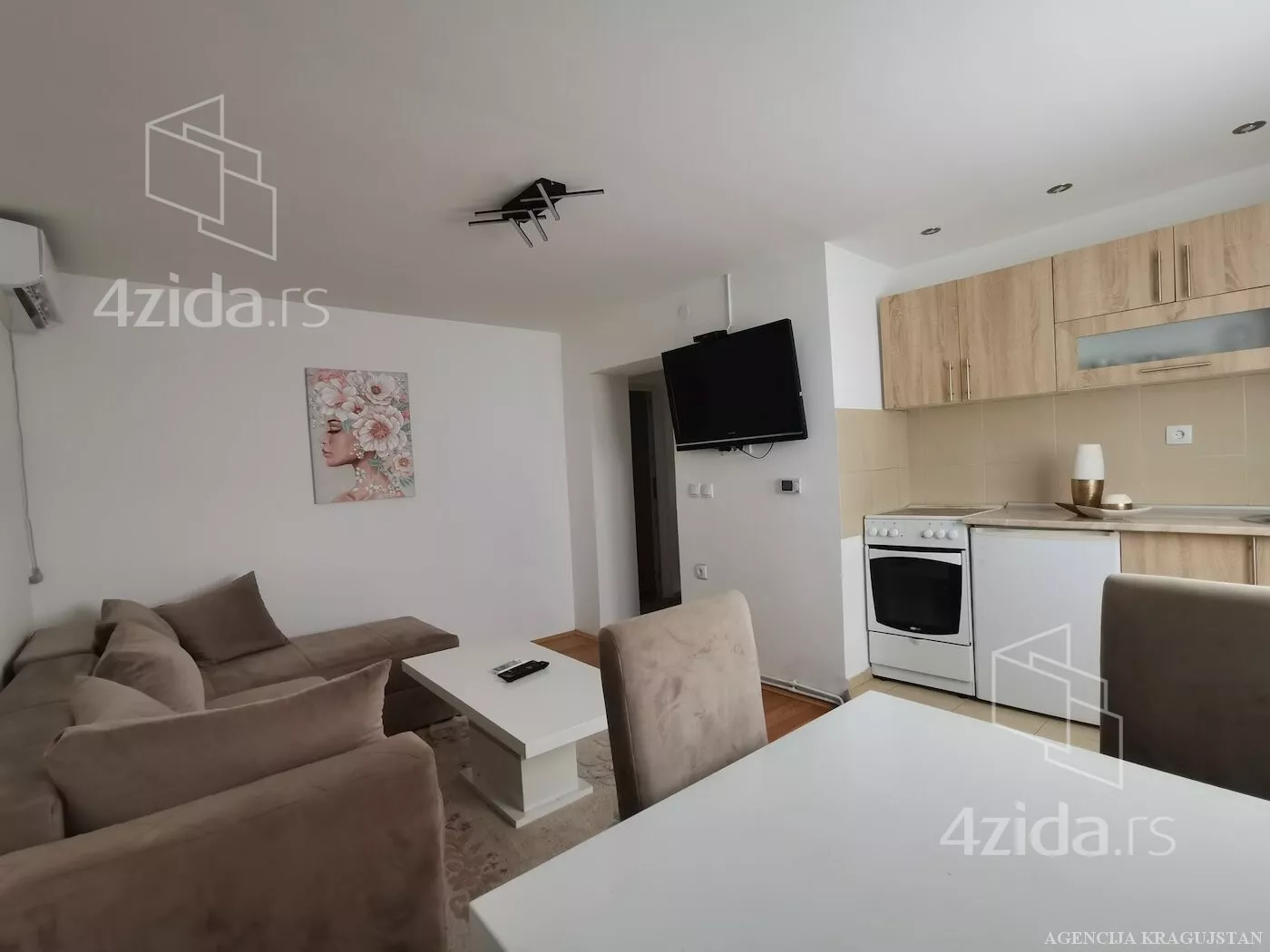 Jednoiposoban stan | 4zida