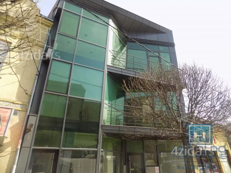 Poslovna zgrada | 4zida