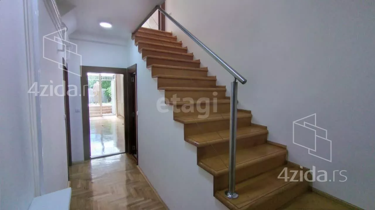 Šestosoban stan | 4zida