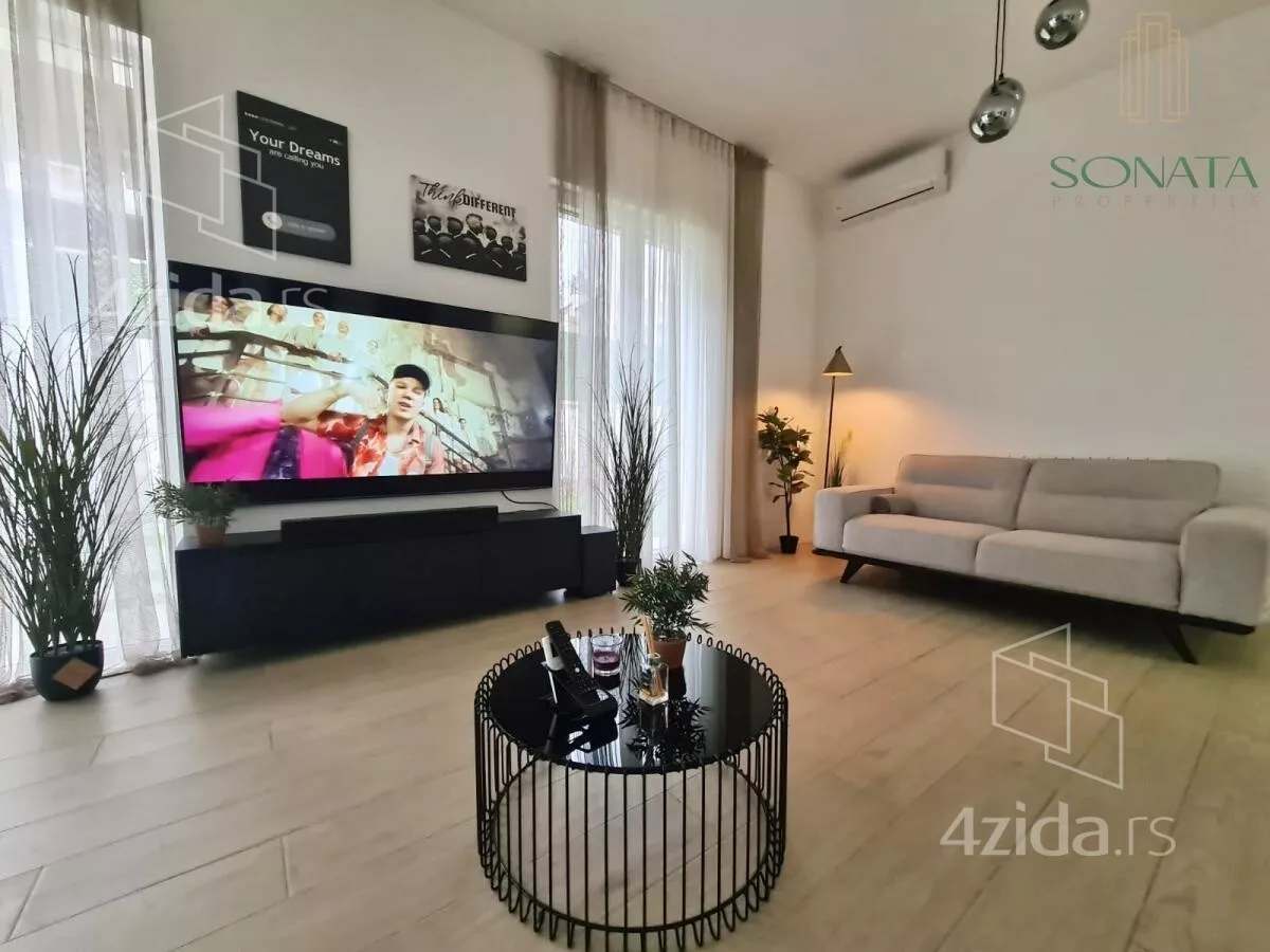 Šestosoban stan | 4zida