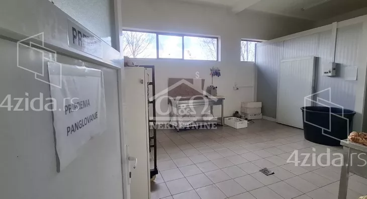 Poslovna zgrada | 4zida