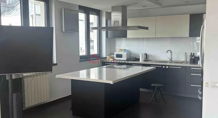 Četvoroiposoban stan | 4zida