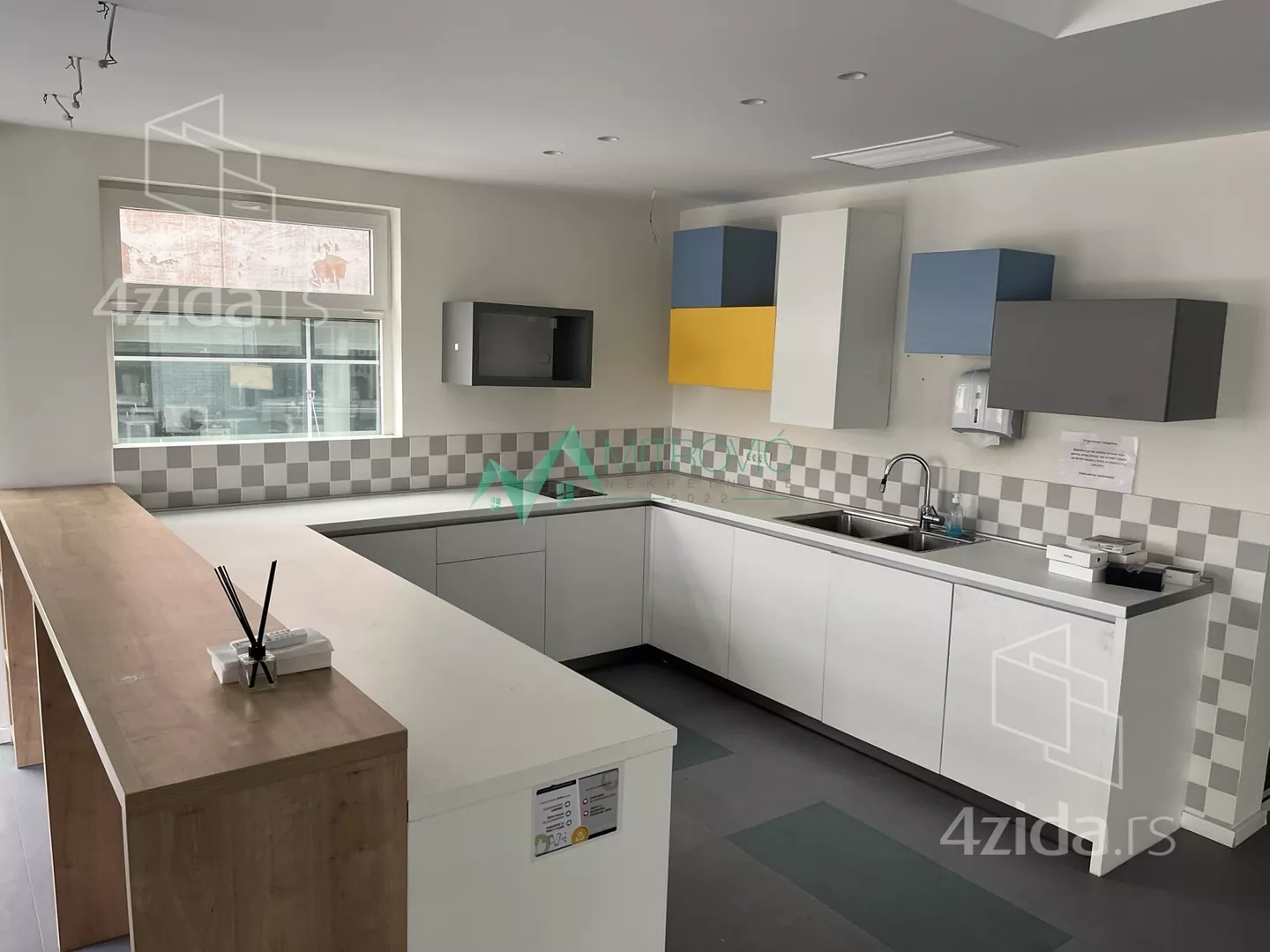 Poslovni prostor | 4zida