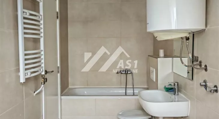 Četvoroiposoban stan | 4zida