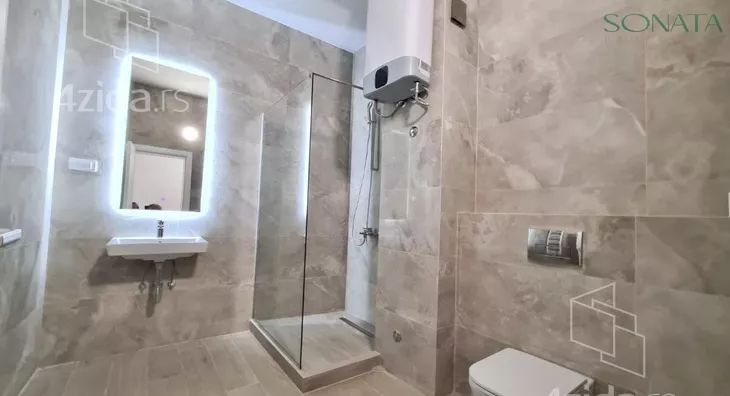 Šestosoban stan | 4zida