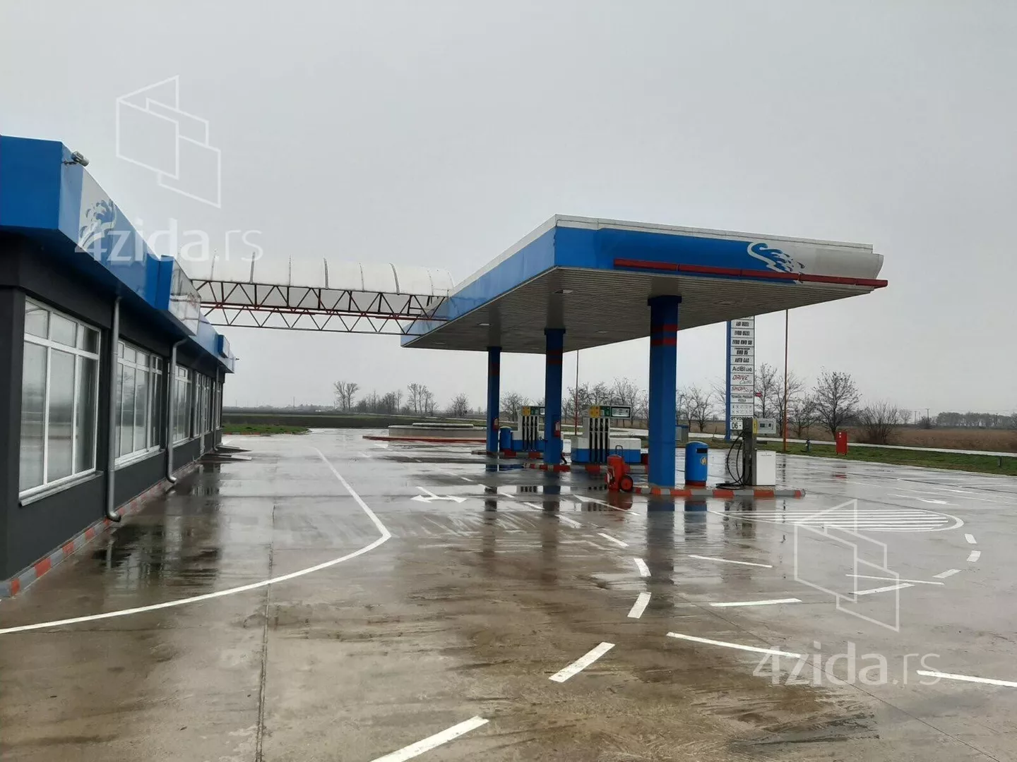 Poslovna zgrada | 4zida