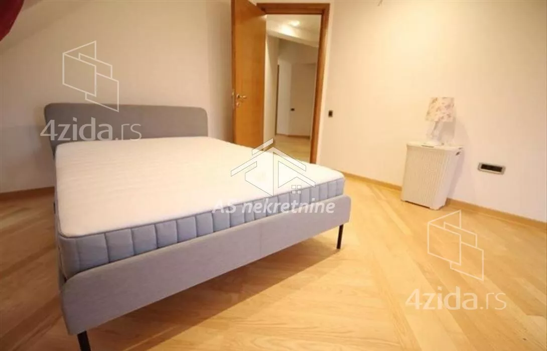 Četvoroiposoban stan | 4zida