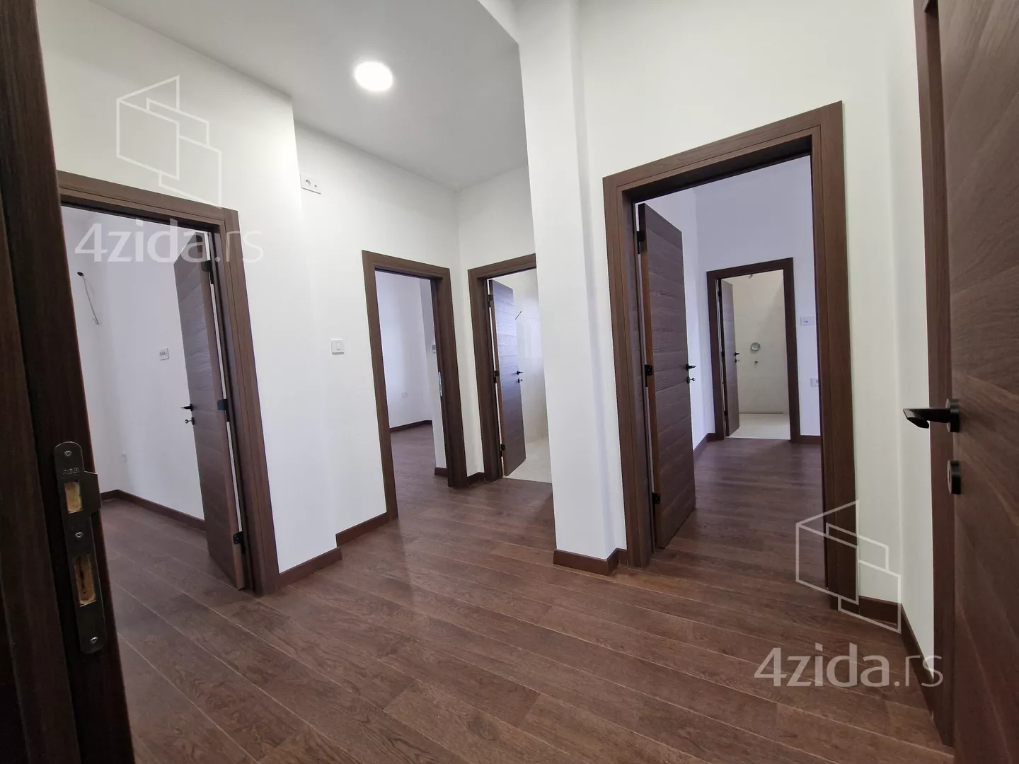 Petosoban stan | 4zida