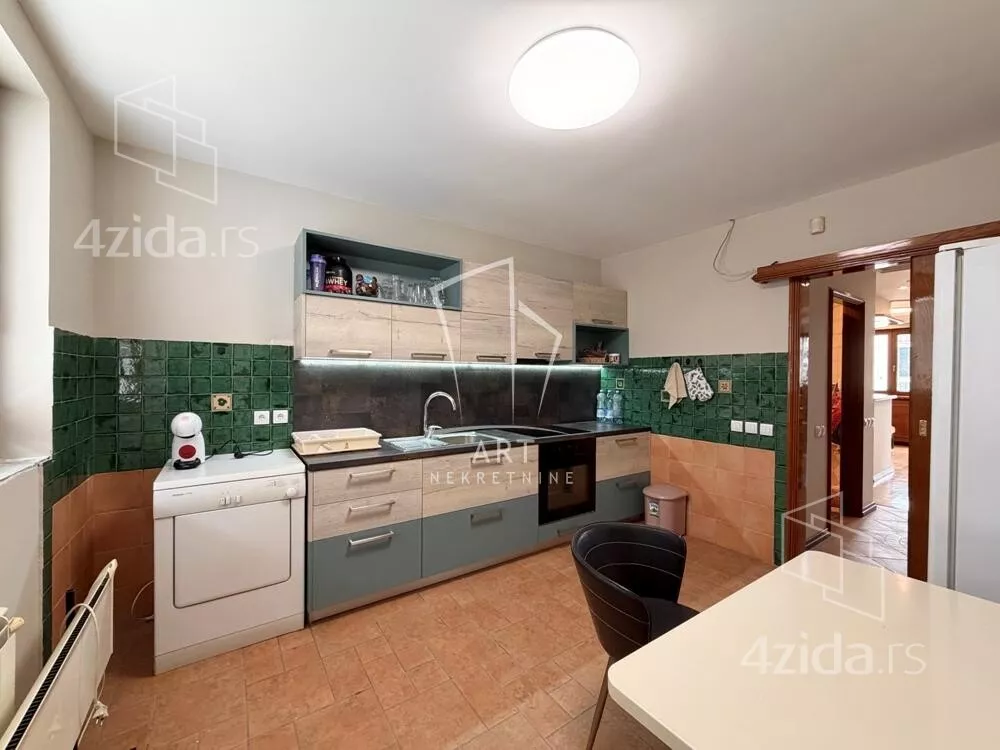 Petosoban stan | 4zida