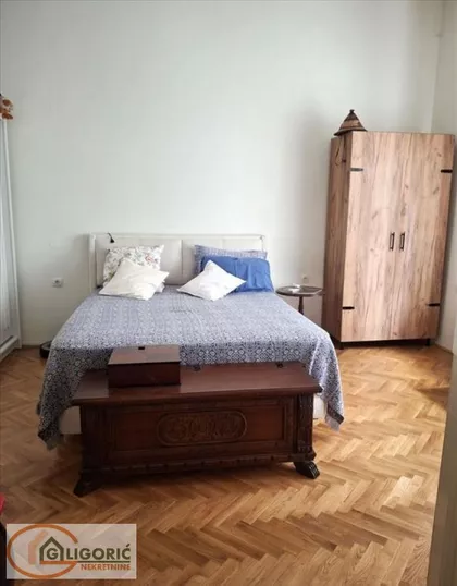 Pravni fakultet - Vračar | 4zida.rs
