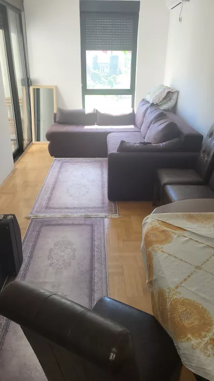 Crveni Pevac | 4zida.rs