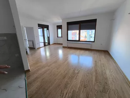 Dom Zdravlja | 4zida.rs