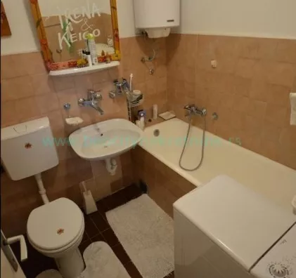 Šestosoban stan | 4zida