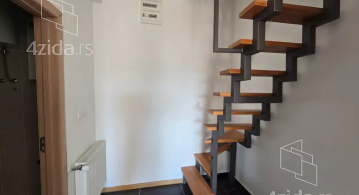 Četvoroiposoban stan | 4zida