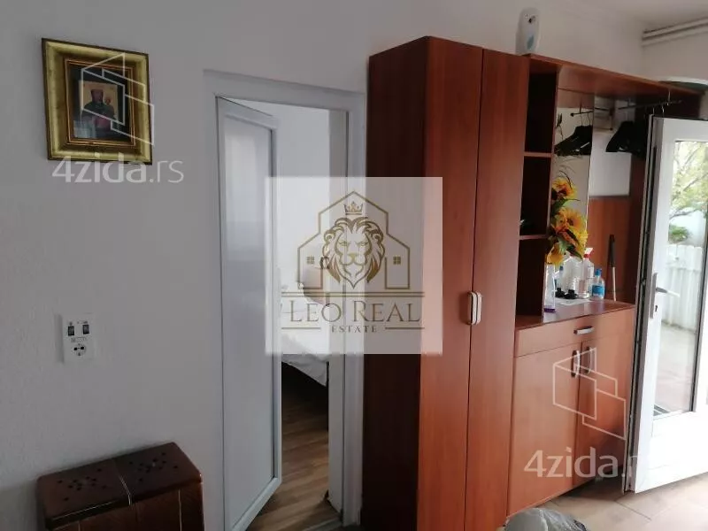 Sedmosoban stan | 4zida