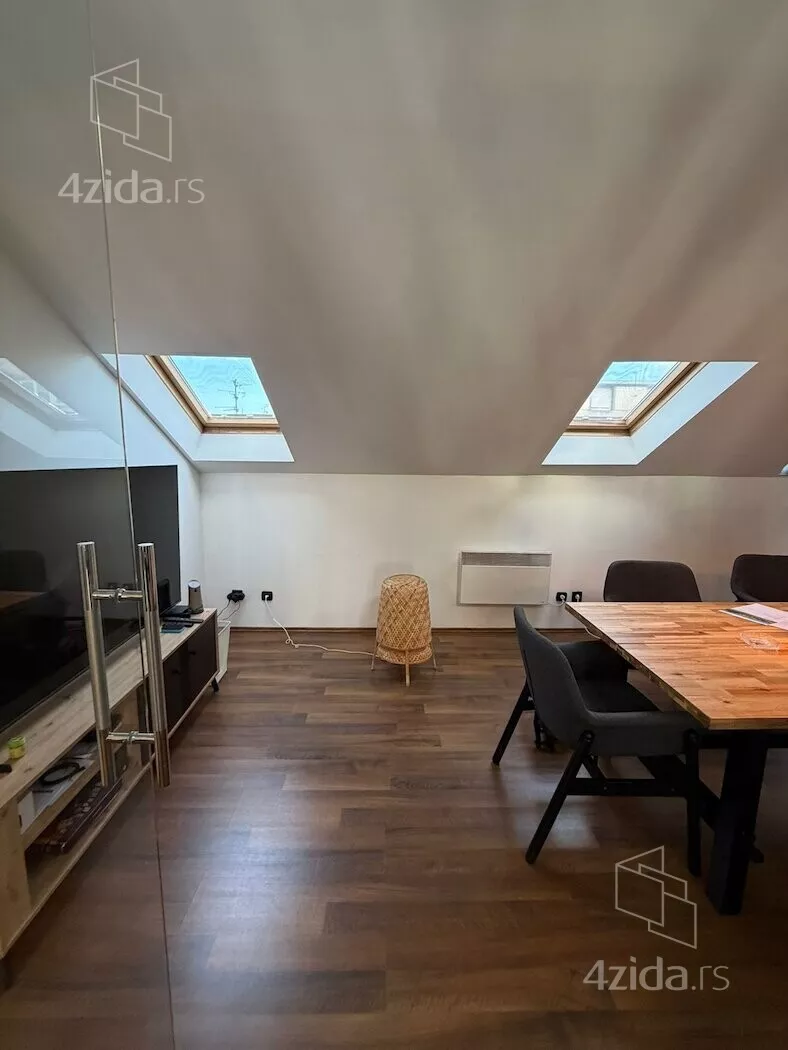 Troiposoban stan | 4zida