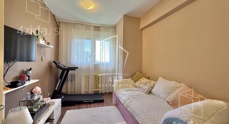 Dvoiposoban stan | 4zida