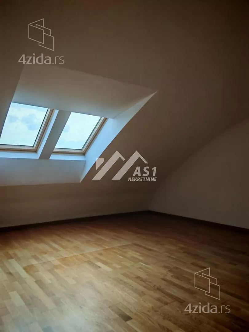 Četvoroiposoban stan | 4zida