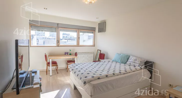 Šestosoban stan | 4zida