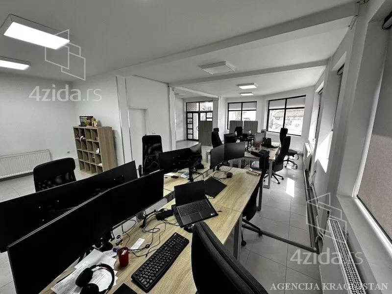 Lokal | 4zida