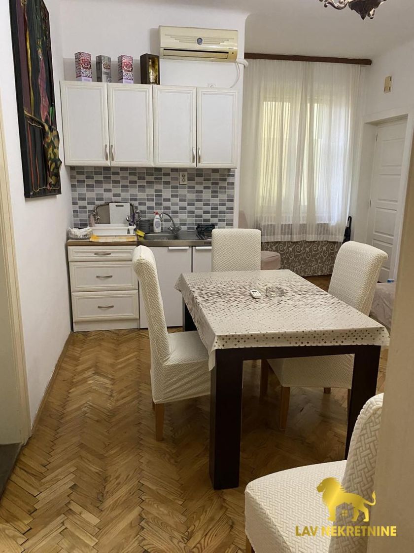Dvoiposoban stan, Novi Sad