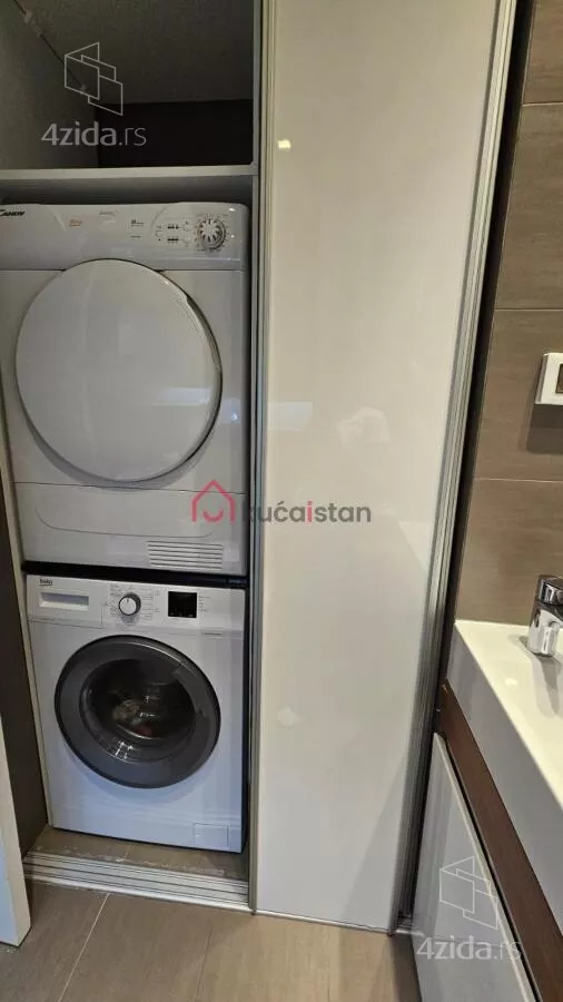 Četvoroiposoban stan | 4zida